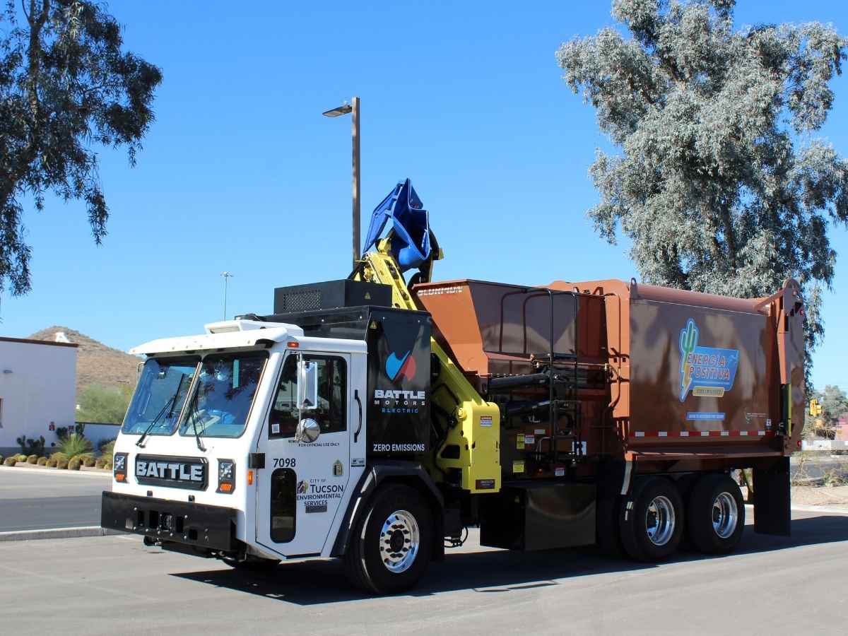 City of Tucson Garbage truck for article Tucson Recycling and Trash: 7 Things Newcomers Must Know for newcomers moving to Tucson.