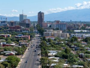 Tucson skyline with mountains in the back ground. Tucson vs Phoenix for newcomers